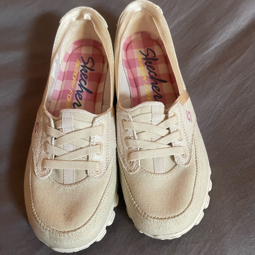 Skecher slip on casual shoes